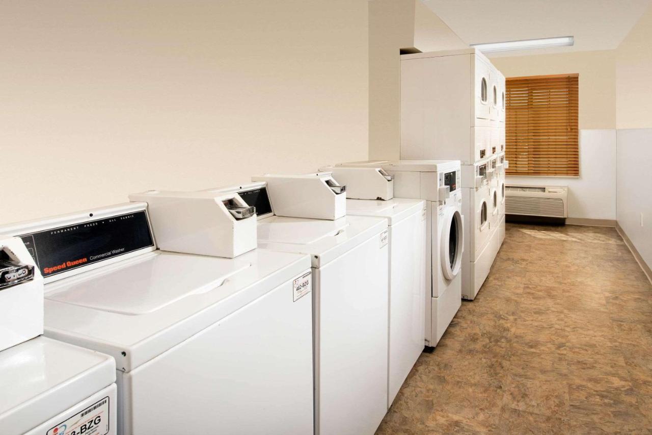 Woodspring Suites Midland Kültér fotó