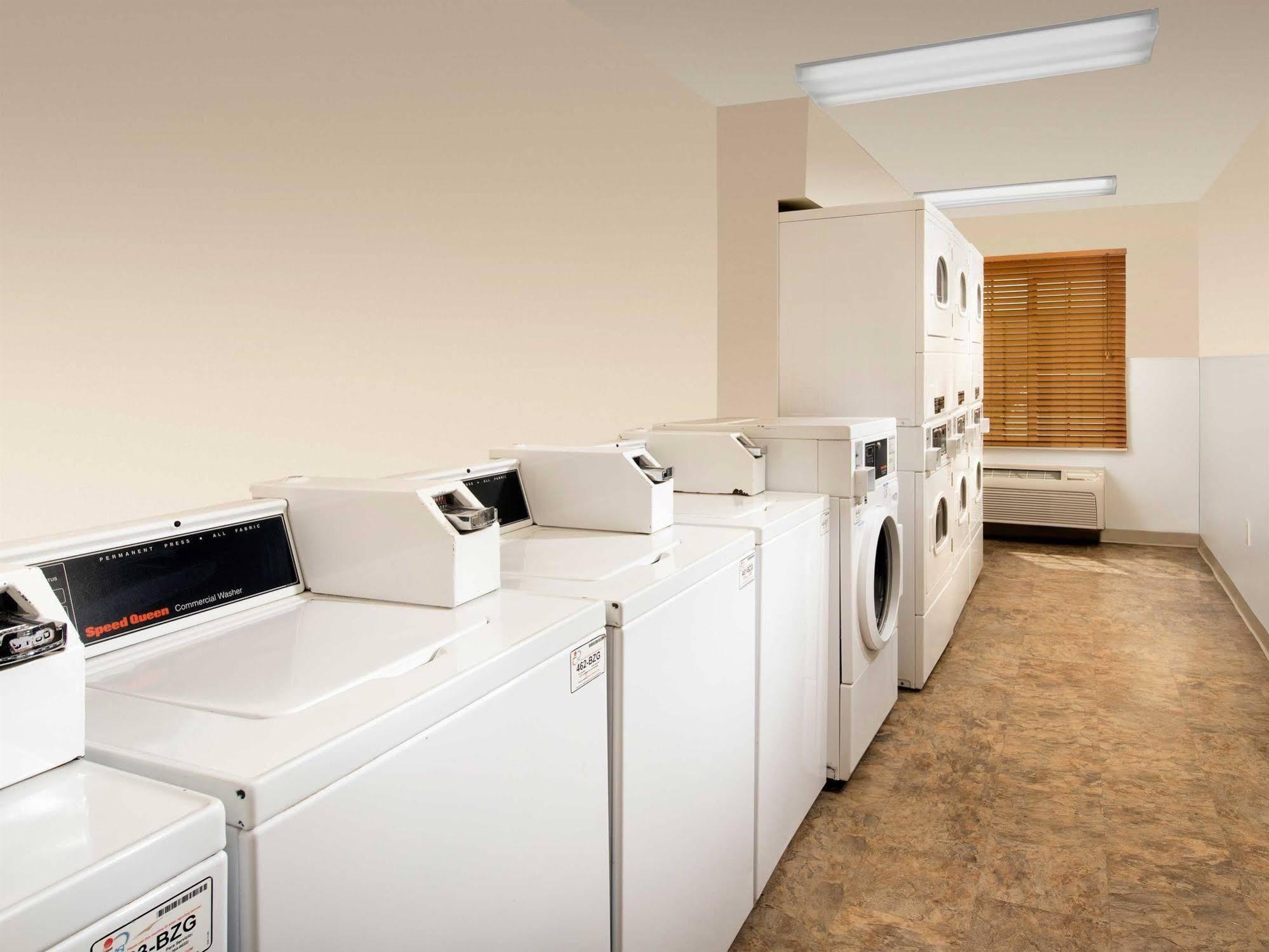 Woodspring Suites Midland Kültér fotó
