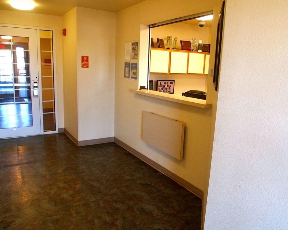 Woodspring Suites Midland Beltér fotó
