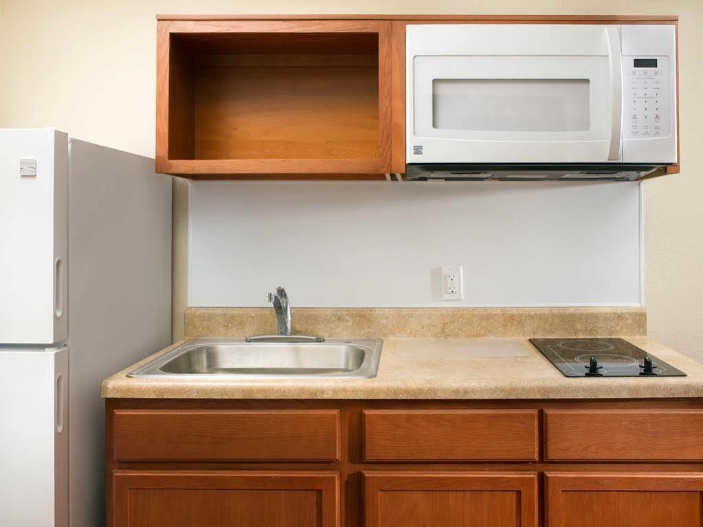 Woodspring Suites Midland Kültér fotó